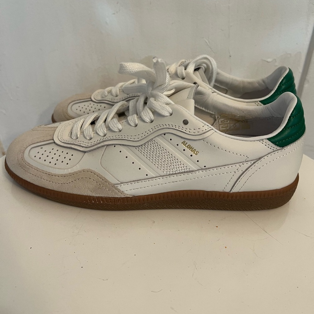 ALOHAS Tb. 490 rife grain leather shoe with gum sole. Size 38. BRAND NEW.